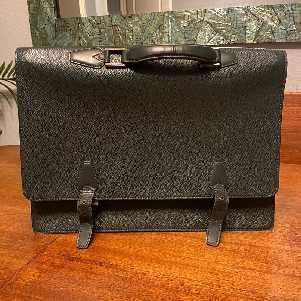 Louis Vuitton Briefcase authentic vintage LV Green Epi Briefcase Rare LV Bag 💼